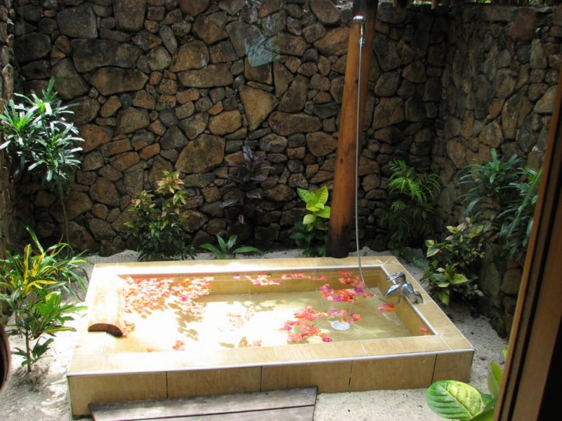 letahaaoutsideshower.jpg